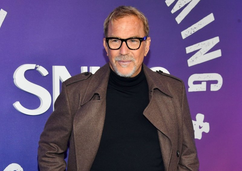 Svi se pitaju tko je misteriozna žena s kojom je viđen Kevin Costner