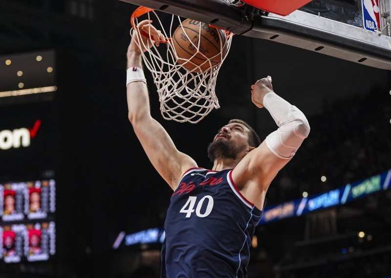 Čudesni Zubac opet oduševio Amerikance. Imao je čak 20 skokova