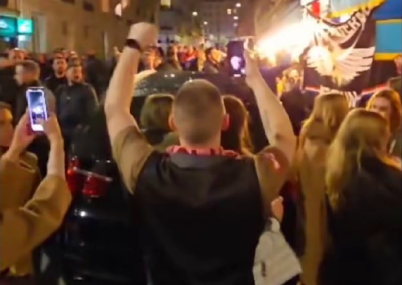 Pogledajte kako su hrvatski navijači sinoć pjesmom držali Pariz budnim
