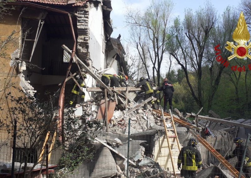 Snažna eksplozija u Rimu, urušila se trokatnica
