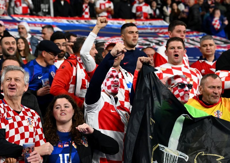 Hrvatski navijači se divnim transparentom i u Parizu prisjetili francuskog heroja iz Vukovara