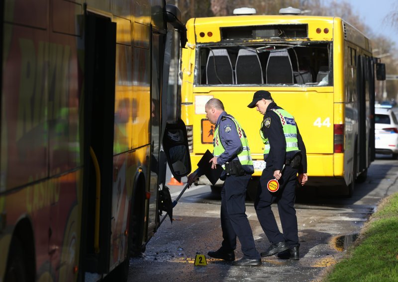 Osječki KBC: U sudaru autobusa, od 23 pregledanih, jedna osoba teško ozlijeđena