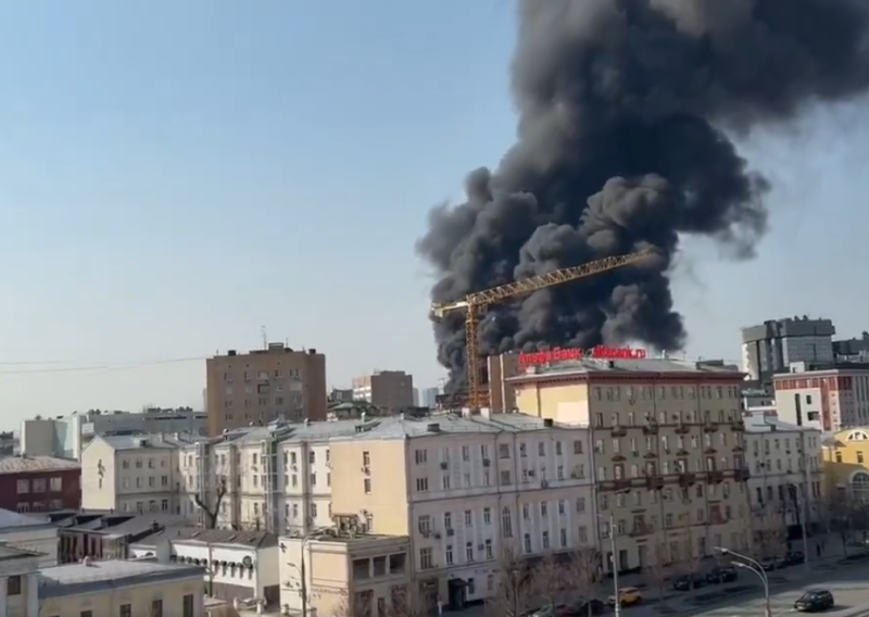 Požar u luksuznoj zgradi u Moskvi: Plamen zahvatio gornje katove
