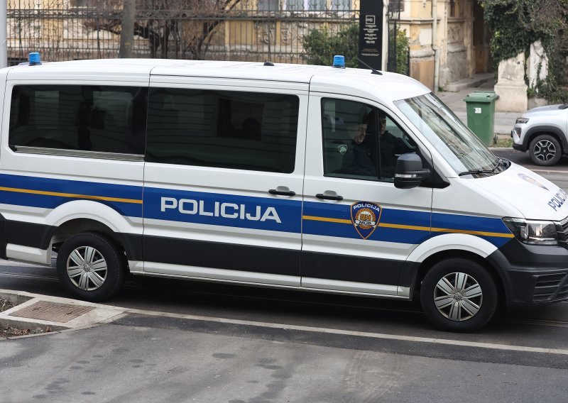 Tragedija u Medulinu; muškarac postavljao zaštitu od ptica pa pao s balkona i poginuo