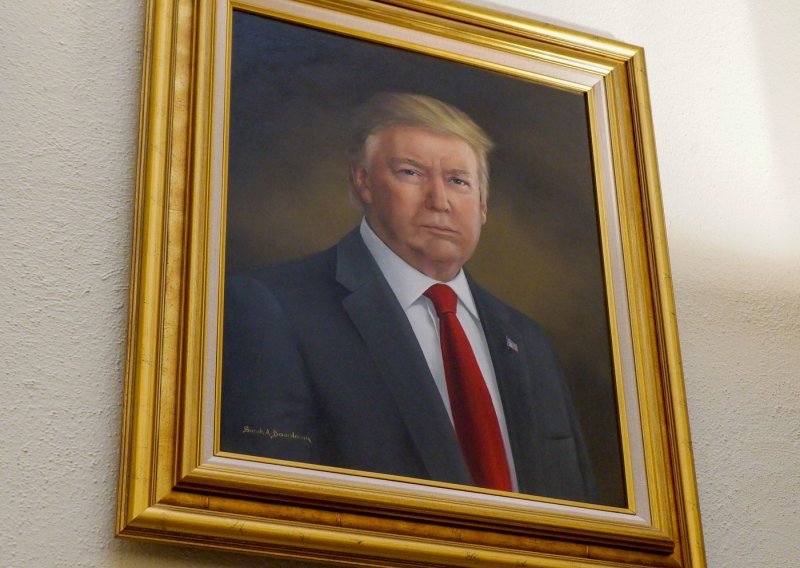 Trump podivljao zbog svog portreta, kritičari poručuju: 'Ponaša se kao derište'
