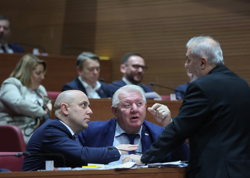 Tko je kupovao trezorce i obveznice: Neki su političari uložili puno novca