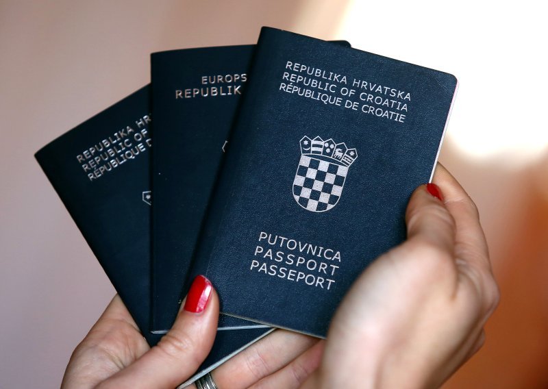 Pradjed mu je imao 17 godina kada je s Brača pobjegao u Čile, a sad je i on dobio hrvatsku putovnicu