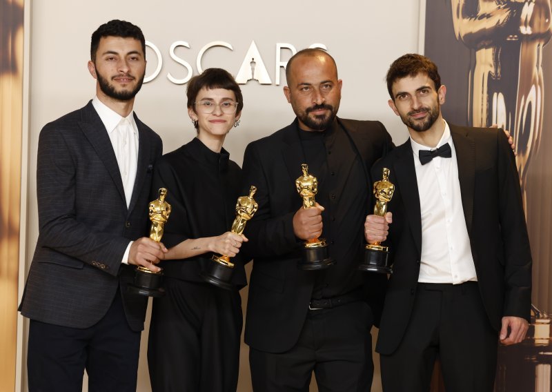 Redatelj Oscarom nagrađenog dokumentarca pretučen i odveden s povezom na očima