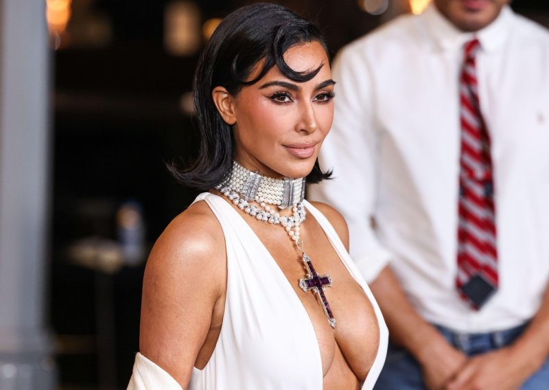 Nekad moćni Nike tone sve dublje i dublje: Slamku spasa traže u Kim Kardashian