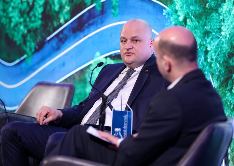 Šušnjar: Razmatra se polaganje podmorskog električnog voda između Hrvatske i Italije