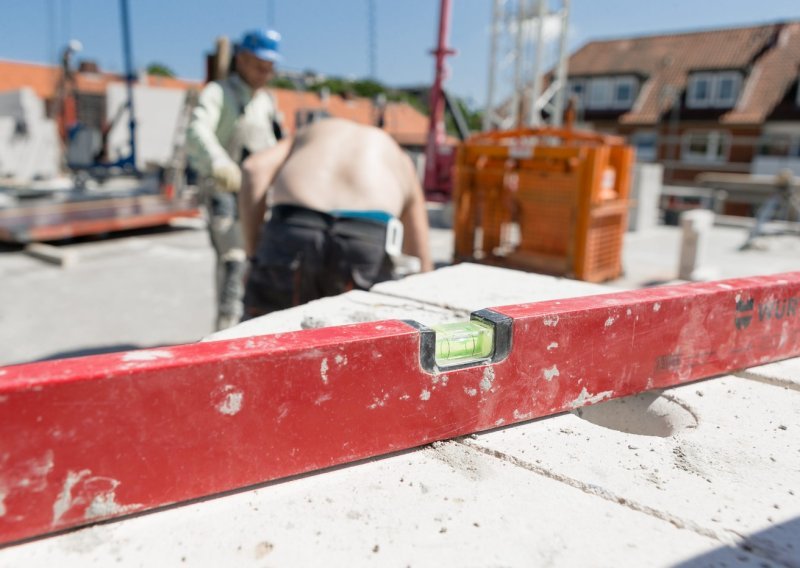 Što se više isplati u Njemačkoj – raditi ili primati socijalnu naknadu?