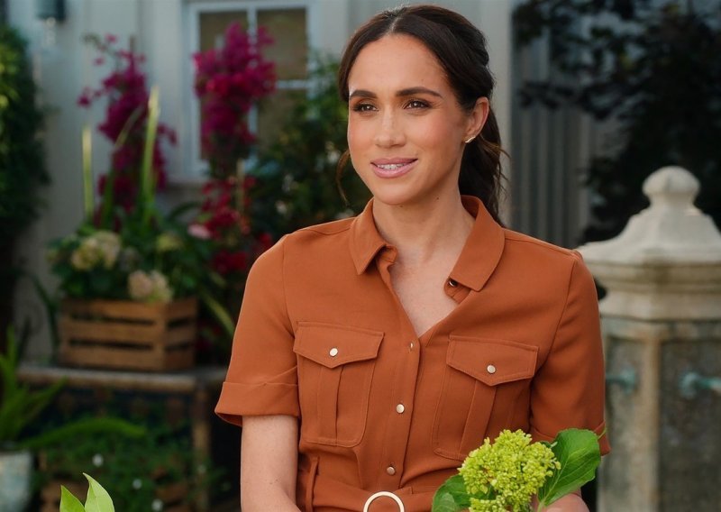 Stilska lekcija Meghan Markle: Ovako se nosi suknja koja nikad ne izlazi iz mode