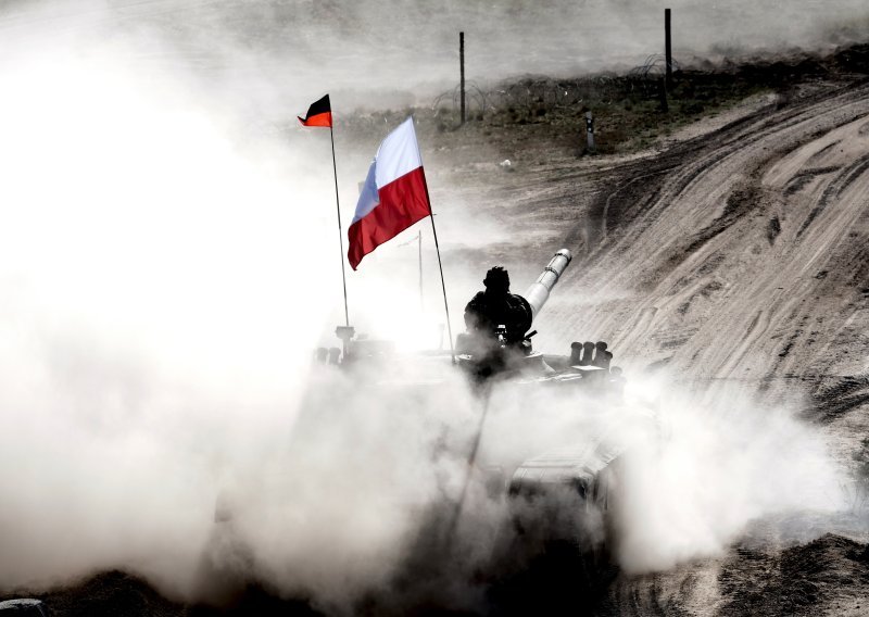 Zemlja na rubu Europe se priprema za eskalaciju: Građani se sami prijavljuju u vojsku