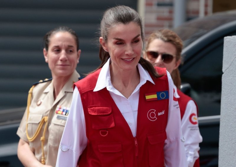 Kraljica Letizia dobro zna: Ovakve hlače najbolja su alternativa trapericama