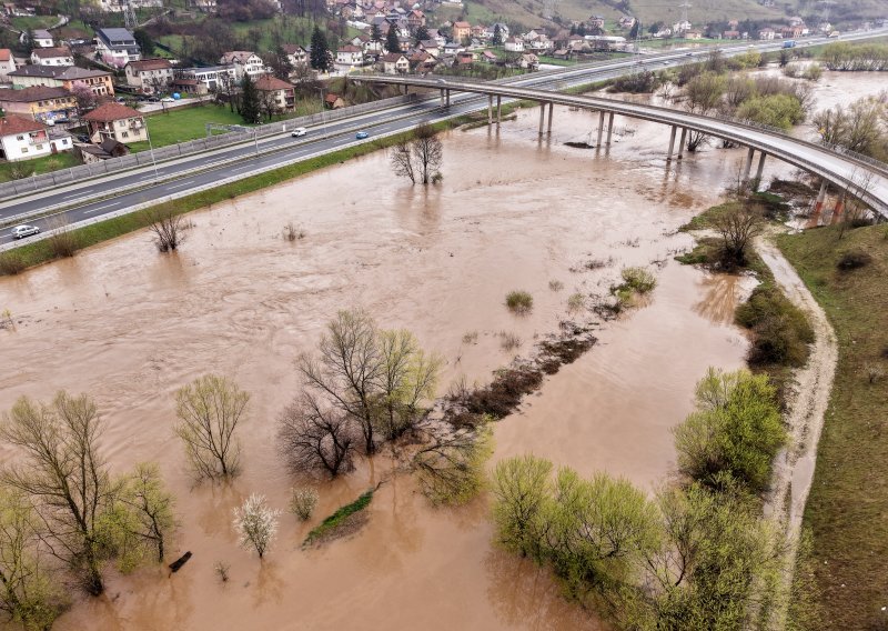 Kritična situacija na sjeveru Bosne, rijeke se izlijevaju iz korita; odgođena nastava