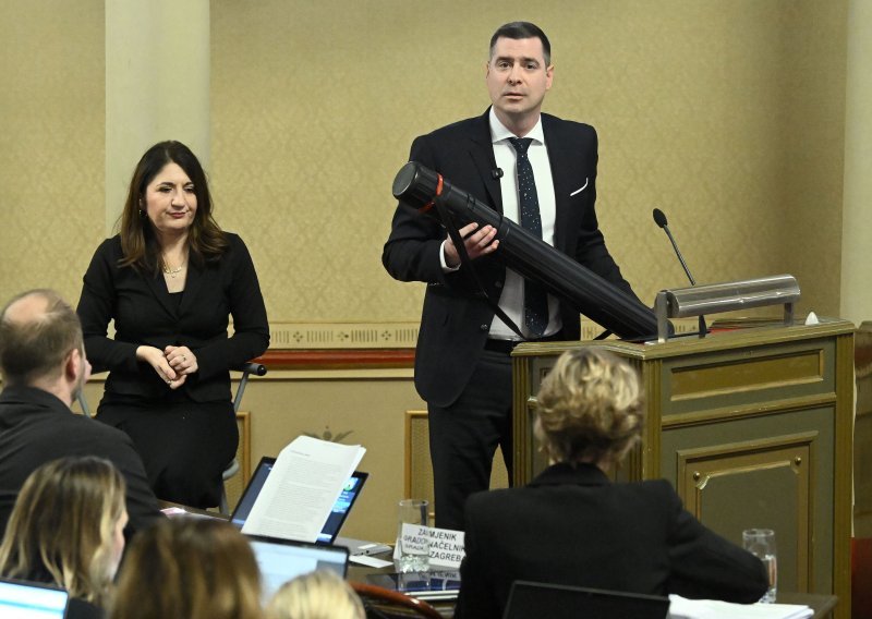 Herman ponio prometni stupić da bi provocirao Tomaševića, Klisović se prepao da je bazuka