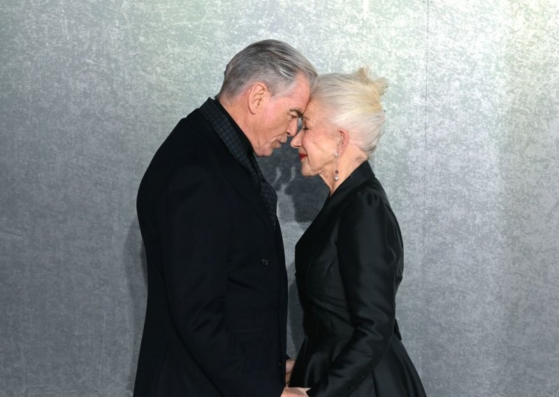 Razdragani dvojac: Pierce Brosnan nije skidao pogled s kolegice Helen Mirren