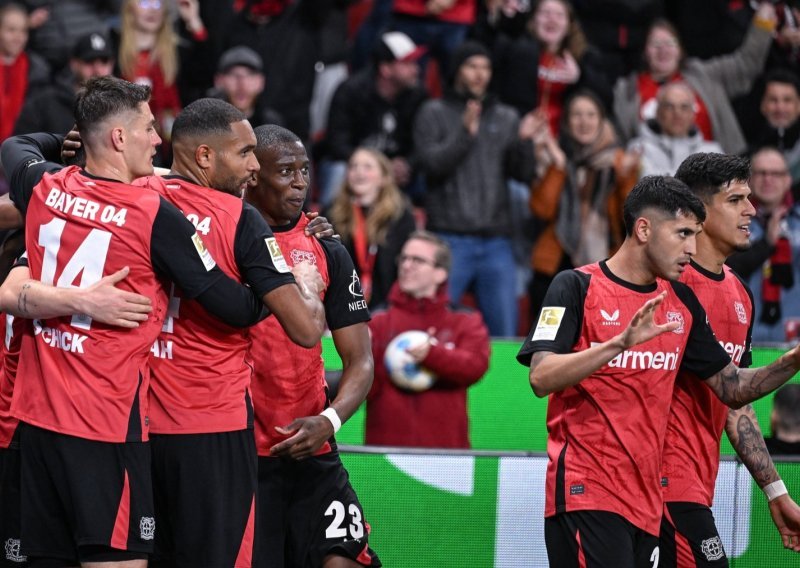 Bayer Leverkusen svladao Bochum i stigao na tri boda od Bayerna