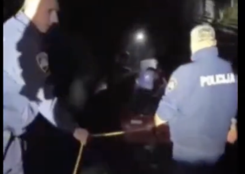 Policija i HGSS spasili migrante koji su zapeli u poplavama kod Jasenovca