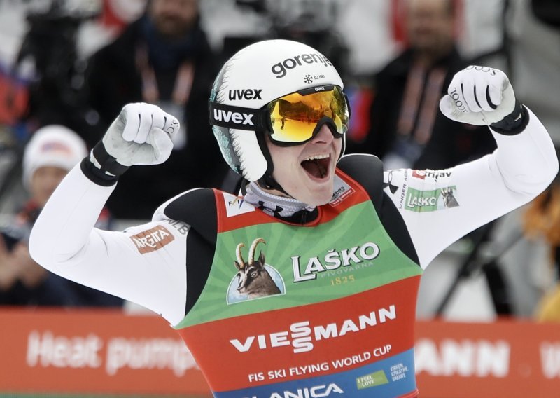 Pogledajte čudo na Planici. Nevjerojatni Prevc srušio svjetski rekord, ali nije pobijedio