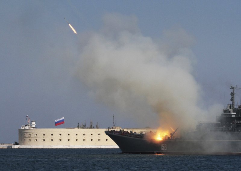 Rusi ispalili pucnjeve upozorenja turskom brodu