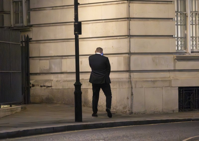 Jedan od najvećih Engleza ikad izazvao javni skandal; urinirao po londonskim ulicama i čeka ga kazna