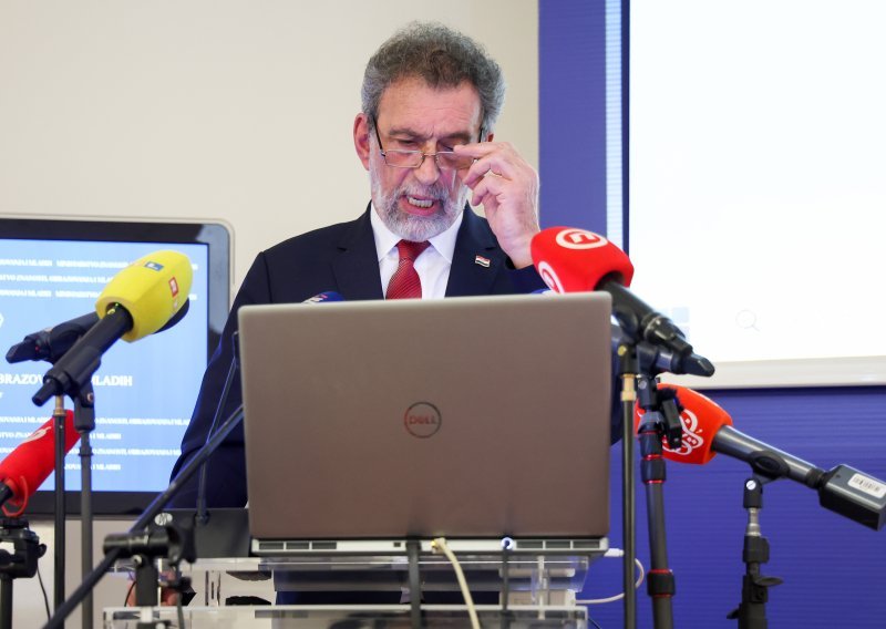 Fuchsovu presicu nakratko 'prekinuo' premijer Plenković