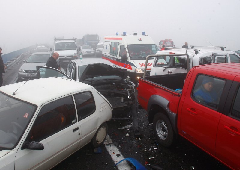 U lančanom sudaru jedan teže, osam lakše ozlijeđenih