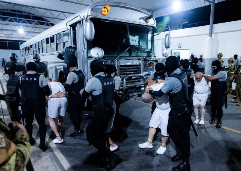 Amerikanci deportirali članove bande MS-13 u Salvador