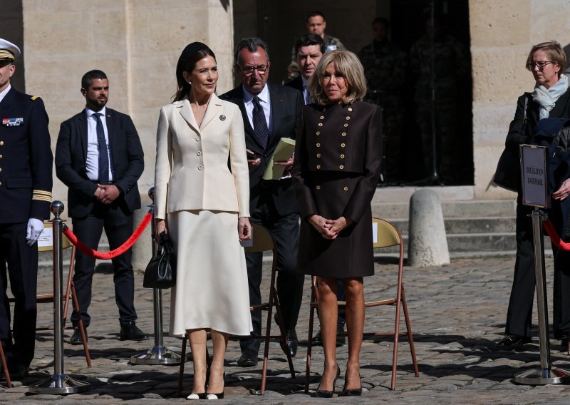 Modni dvoboj Brigitte Macron i lijepe kraljice koja je plijenila elegancijom u bijelom