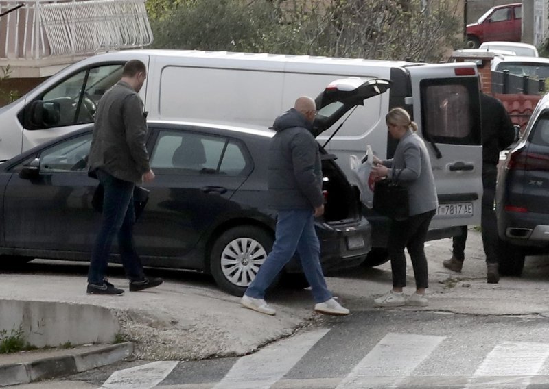 Istražni zatvor za referenta iz Omiša: Omogućio iznajmljivanje bespravno izgrađene kuće