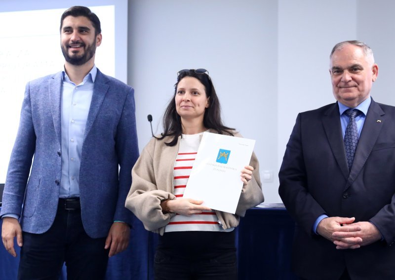 Danas u podne gledajte kako će se jedan HDZ-ovac posuti pepelom