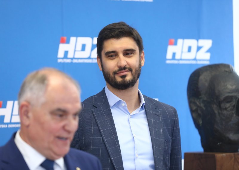 Bizarno: Tražio povlačenje kandidata za župana, a sada s njime ide 'rame uz rame u budućnost'