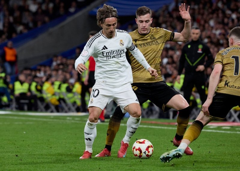 Legendarni nogometaš sastavio idealnu momčad, na pitanje o Modriću odgovorio: Glupo...