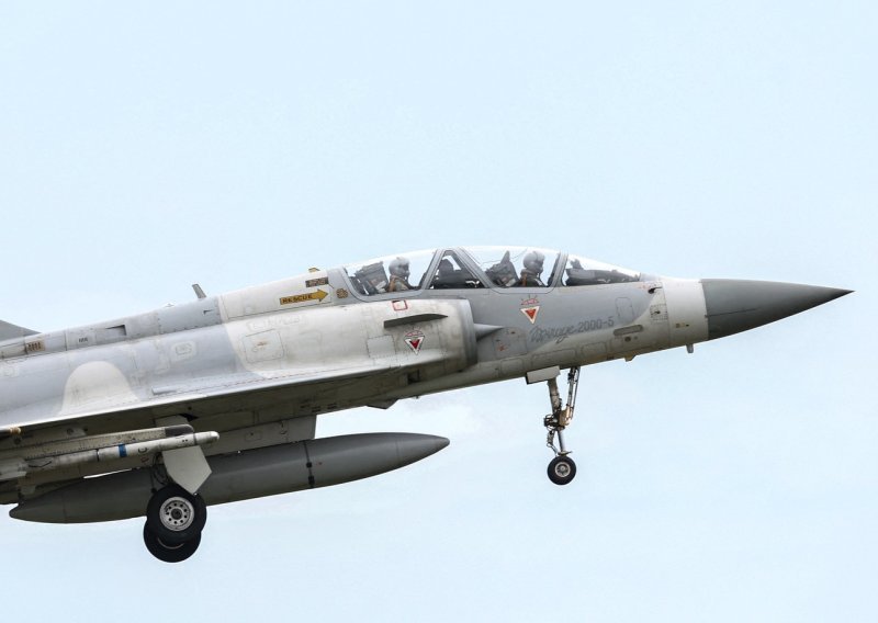 Kinezi brodovima okružili Tajvan i izveli bojevu paljbu: Tajvan digao vojne avione; Javio se SAD