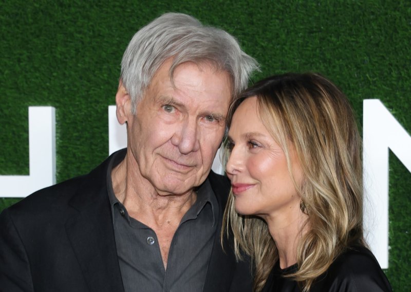 Calista i Harrison Ford 'uhvaćeni' u intimnom trenutku tijekom vožnje podzemnom