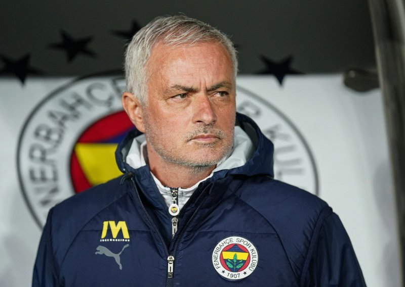 Jose Mourinho saznao kaznu zbog napada na trenera Galatasaraya