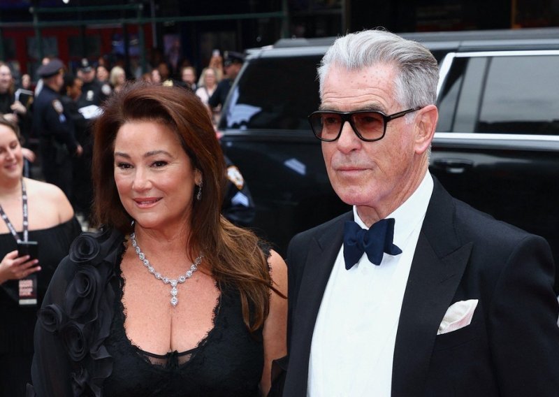 Ovako se to radi: Pierce Brosnan obranio svoju suprugu