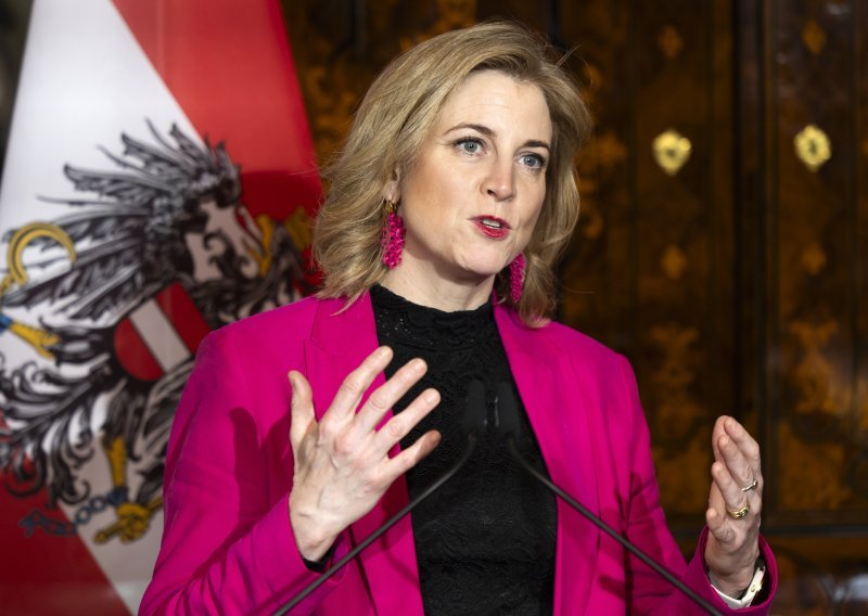 Šefica austrijske diplomacije: Sankcije Dodiku su na snazi, mora biti zaustavljen