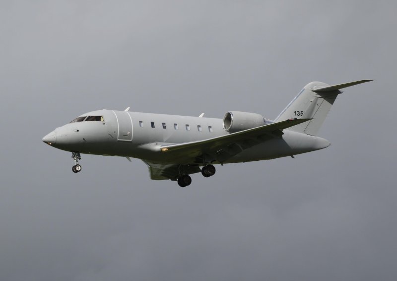 Avion NATO-a u čudnom letu iznad BiH: Zaobišao Srbiju, a potom kružio satima