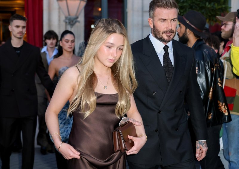 Svijetli pramenovi i valovi: Harper Beckham iznenadila novom frizurom