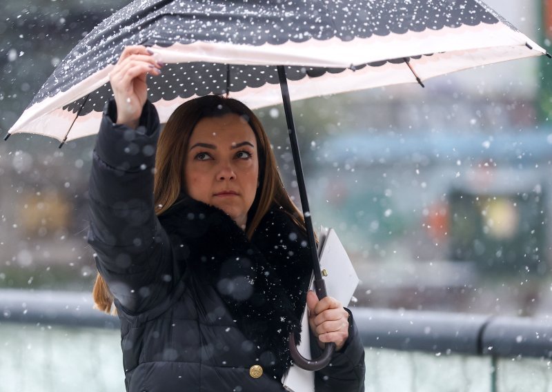U splitskom zaleđu pada snijeg i puše jak vjetar, večeras se očekuje pad temperature