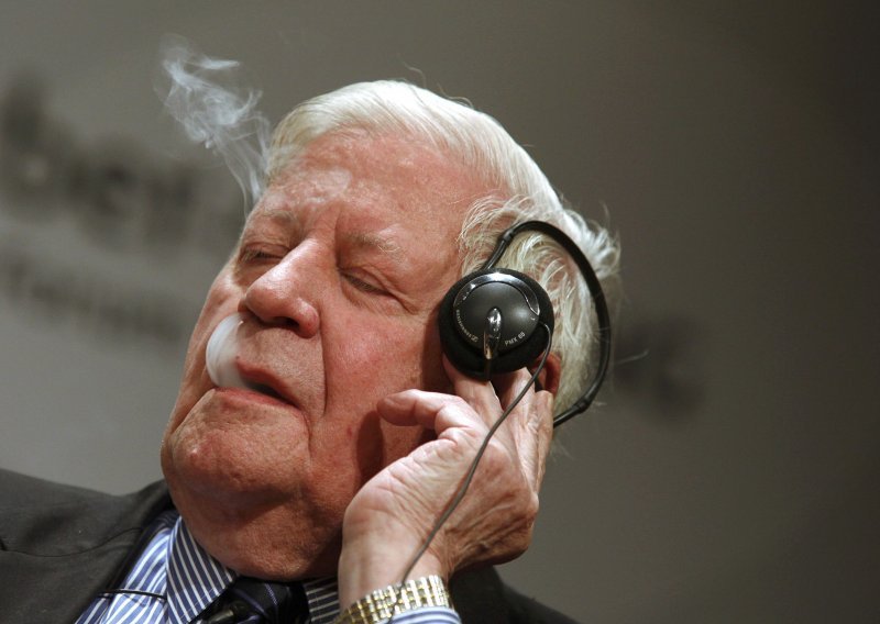 Zadnja cigareta Helmuta Schmidta