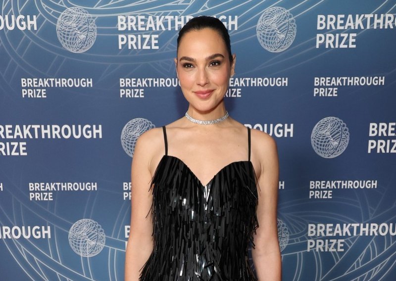 Gal Gadot ne prestaje privlačiti pozornost: Od ove haljine teško je skrenuti pogled