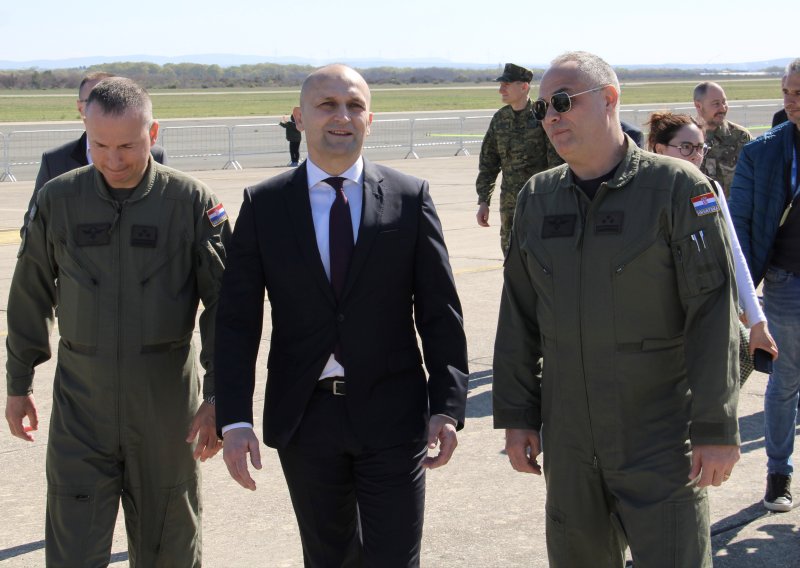 Pantovčak službeno odgovorio MORH-u: Ostavite se 'neslužbenih kanala'