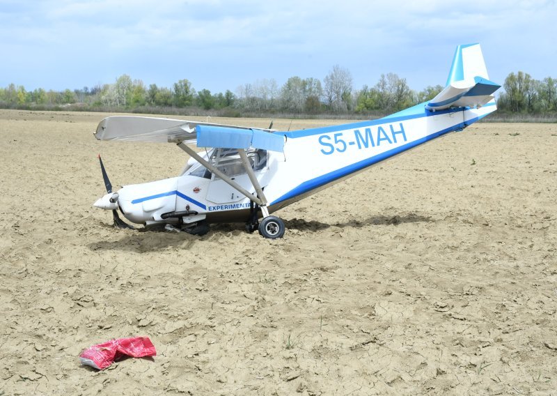 Srušio se mali avion pokraj Siska, pilot je preživio