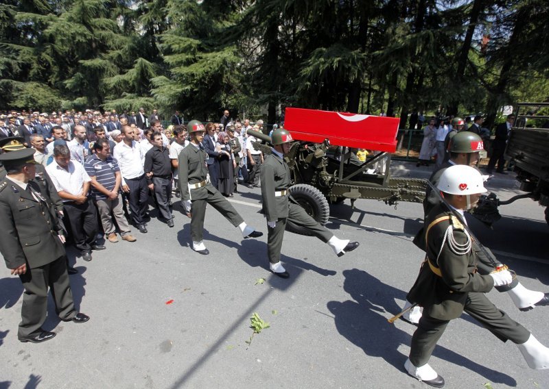 Turska vojska bombardirala kurdske ciljeve u Iraku