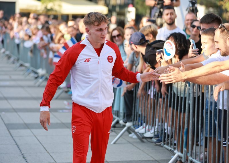 'Majka mi je preminula i ostao sam bez oba roditelja, a morao sam se okrenuti igrama u Parizu'