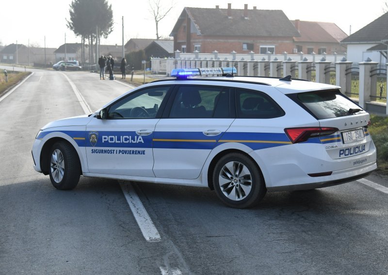Nepoznata osoba aktivirala eksplozivnu napravu u dvorištu kuće u Osijeku