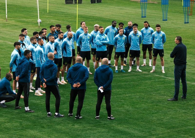 Pogledajte tko je došao na Dinamov trening nakon otkaza Cannavaru. Klub objavio samo dvije riječi